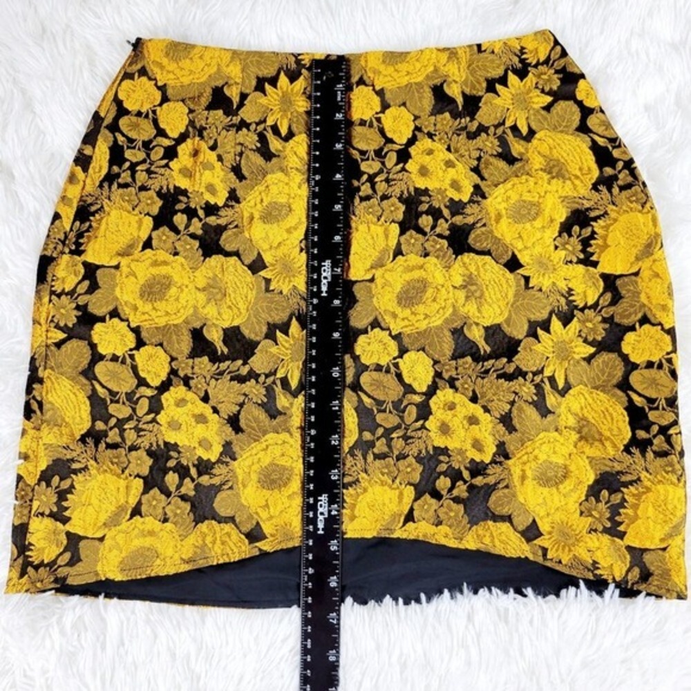 Kourt Floral Print Smocked Crop Top & Mini Skirt Set Gold and Black Size‎ S - Picture 7 of 9